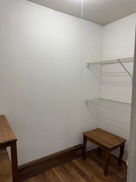 Building Photo - 1324 N Geneva Dr