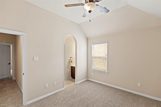 Building Photo - 28647 Maple Red Dr