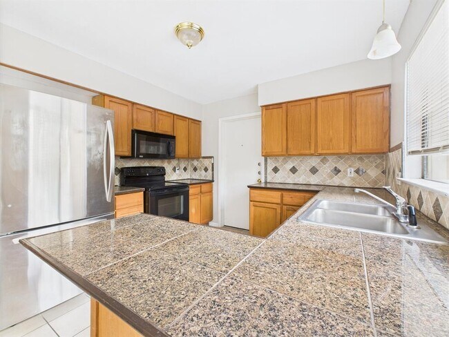 Building Photo - 9520 Quail Village Ln