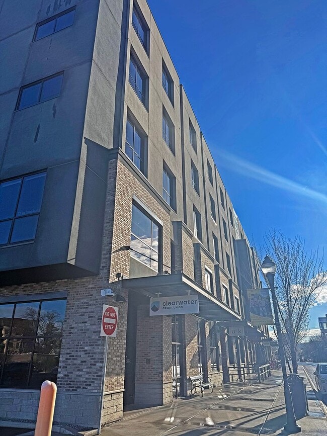 Building Photo - Downtown Luxury Condo Available Furnished or Unfurnished, with Parking