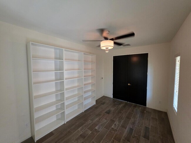 Building Photo - 2756 E Hickory St