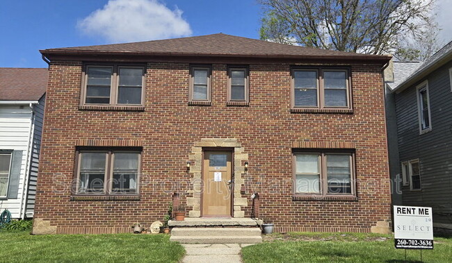 Primary Photo - 1033 Edgewater Ave