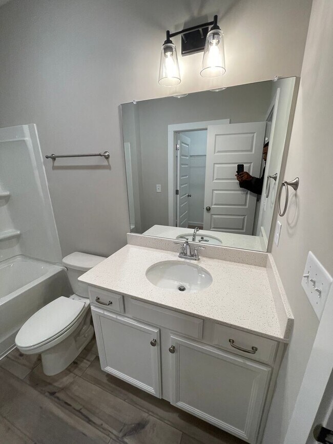 Building Photo - Home for Rent in Oak Grove, AL!!! Available to View with 48 Hour Notice!!!