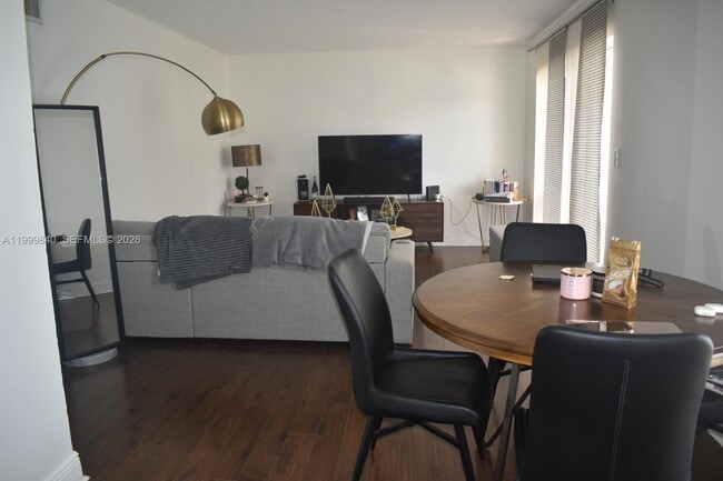 Building Photo - 5231 Geneva Ct