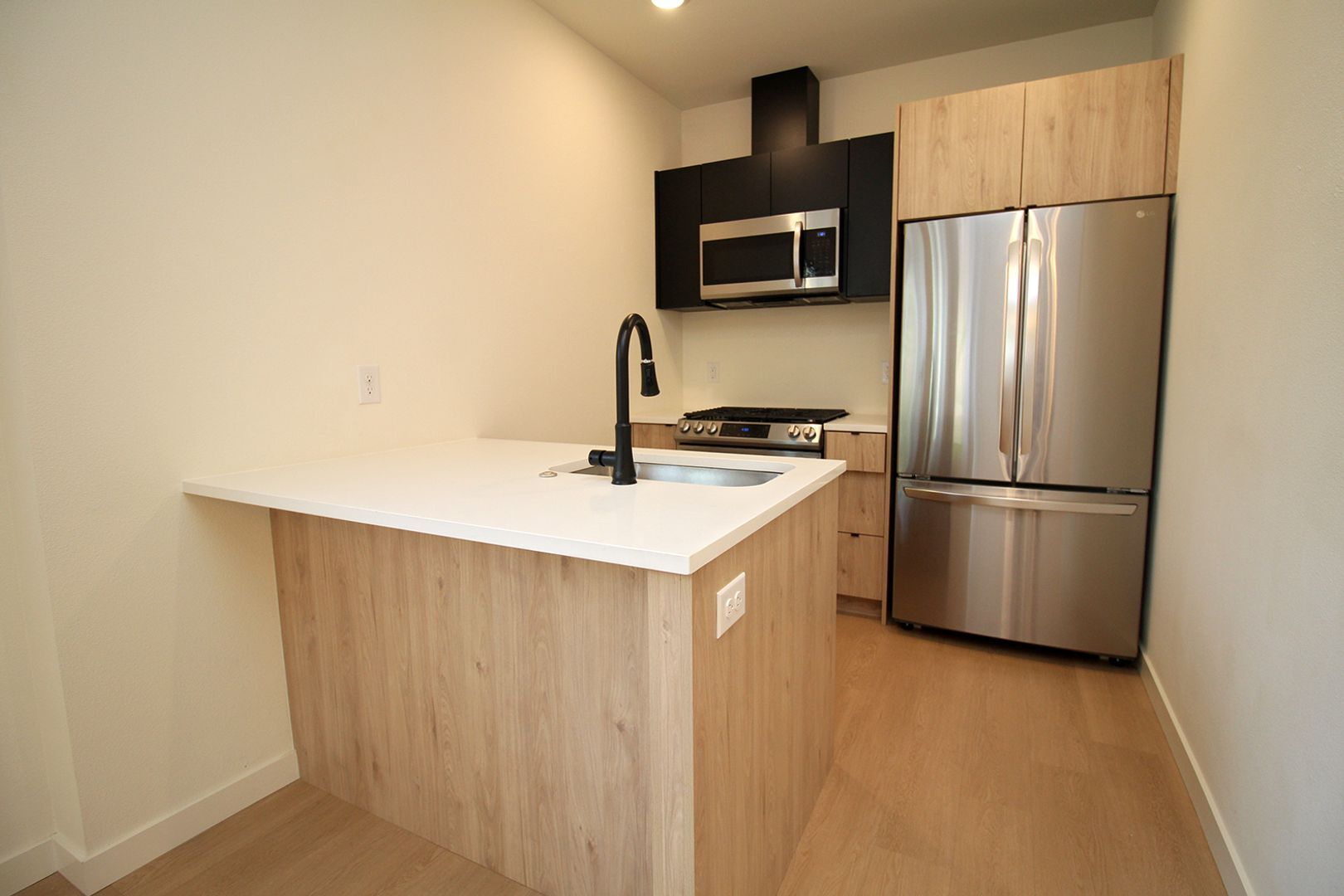 Building Photo - 7530 N Richmond Ave