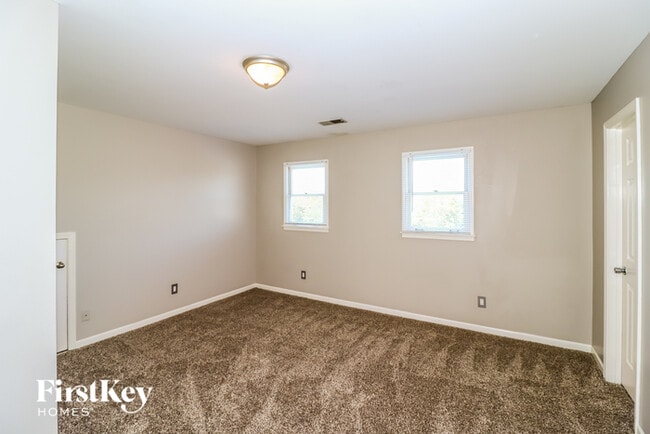 Building Photo - 8861 Fairway Gardens Dr