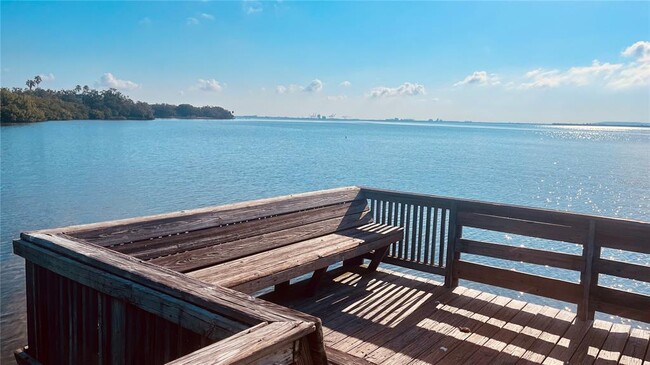 Building Photo - 2915 Pointeview Dr