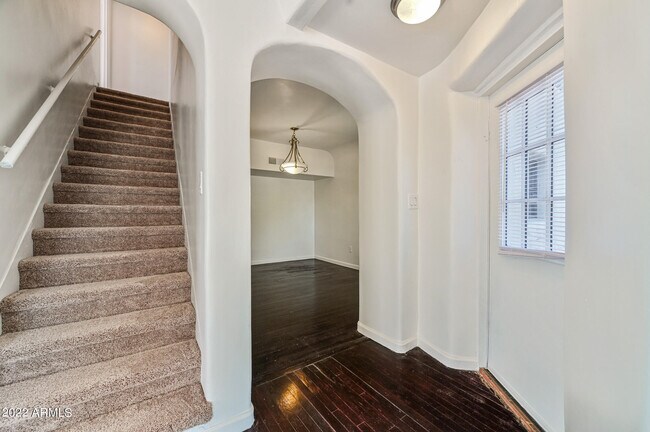 Building Photo - 3949 E Earll Dr