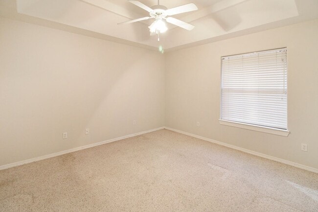 Building Photo - 2801 Summer Breeze Ave