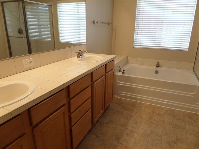 Building Photo - Gorgeous 3 Bedroom Home in Fantastic Bothell Location!