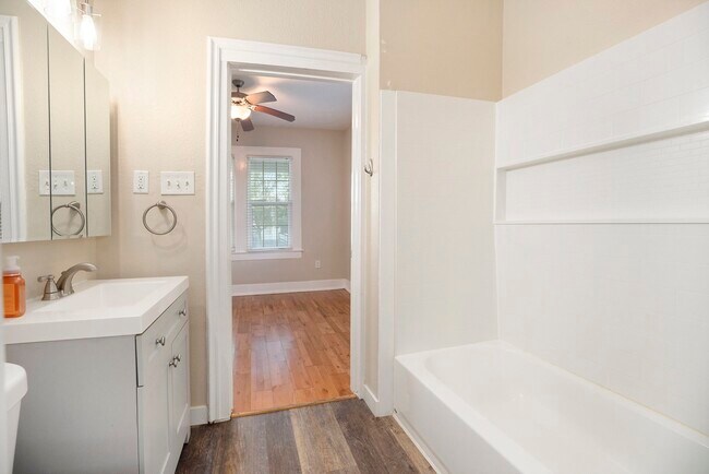 Building Photo - 5624 Avenue P 1/2