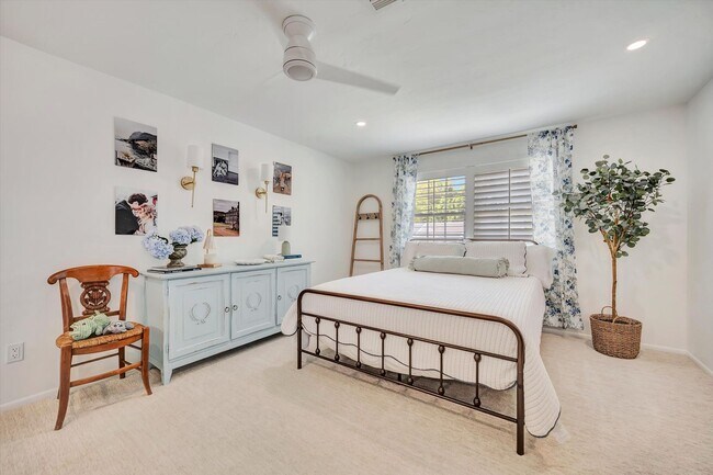 Building Photo - Luxury 5 Bed/4 Bath Pool Home on a Golf Course in Central Sarasota