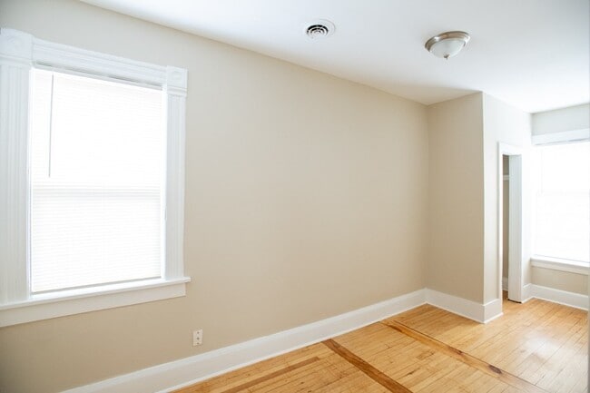 Building Photo - 829 E Clarke St