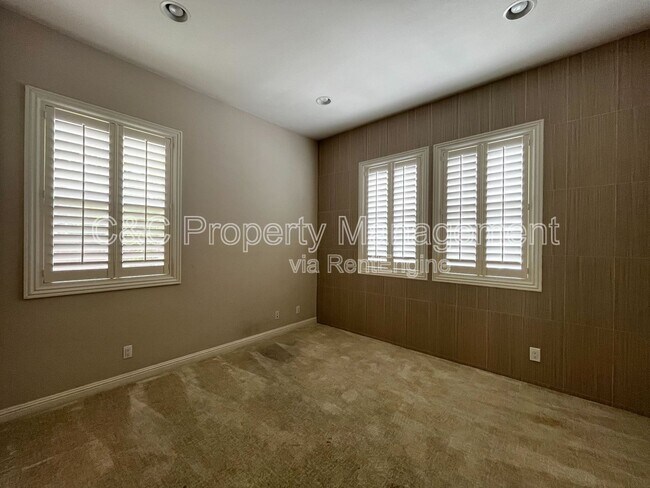 Building Photo - 53 Goldenrod