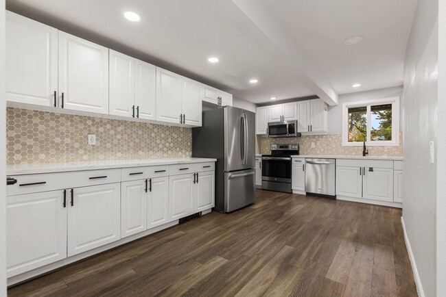 Building Photo - 923 N 100th St