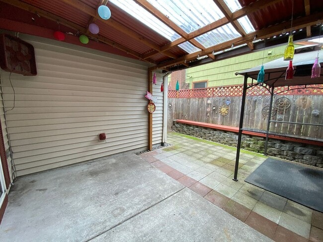 Building Photo - Great Duplex Unit with Attached Garage, Covered Patio, and Two Primary Suites