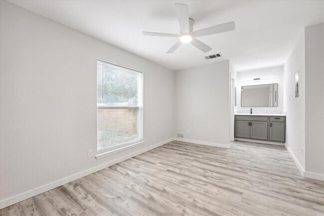 Building Photo - 3609 Leafield Dr