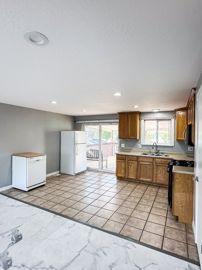 Building Photo - 1545 Barbara Cir