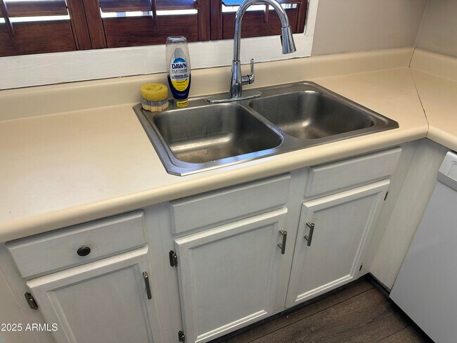 Building Photo - 1802 W Villa Rita Dr