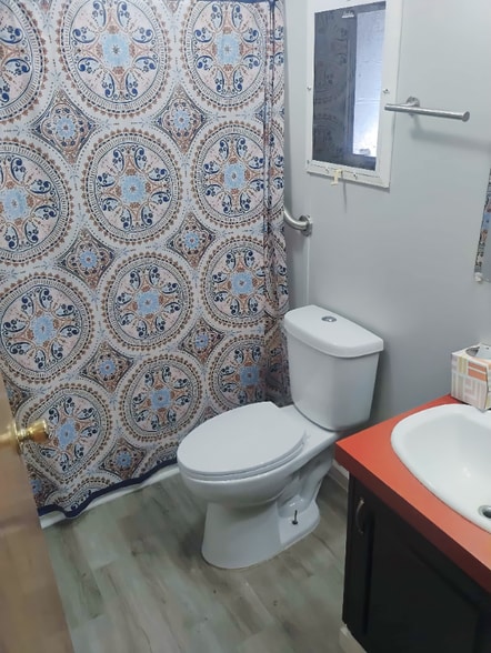 Building Photo - 1100 W Locust St