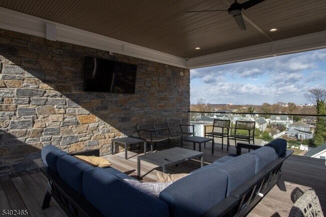 Building Photo - 258 Morris Ave