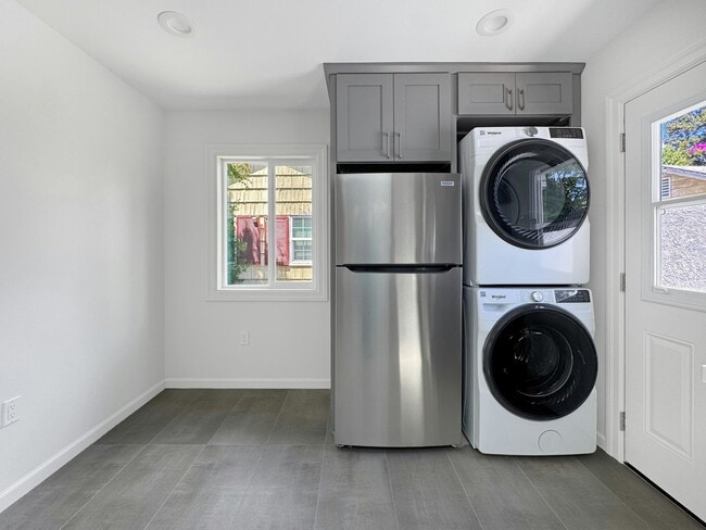 Building Photo - 445 Alviso St
