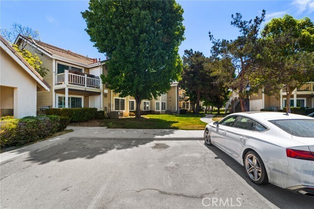 Building Photo - 3860 Amberly Dr