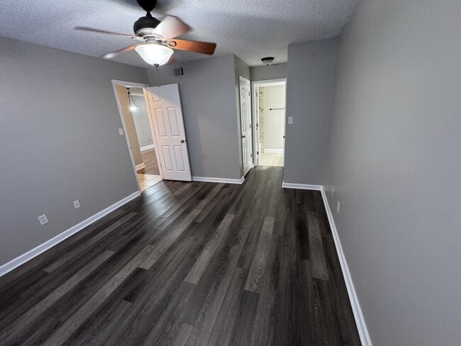 Building Photo - 1055 Baxter St