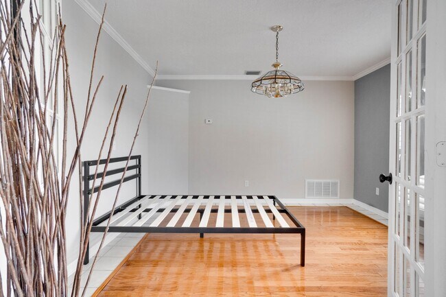 Building Photo - FOR RENT!!! STUNNING AND SPACIOUS SINGLE FAMILY HOME WITH LAKE VIEW...