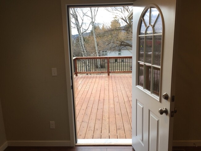 Building Photo - 728 Edgewood Pl
