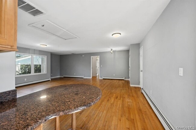 Building Photo - 301 Laurel Rd