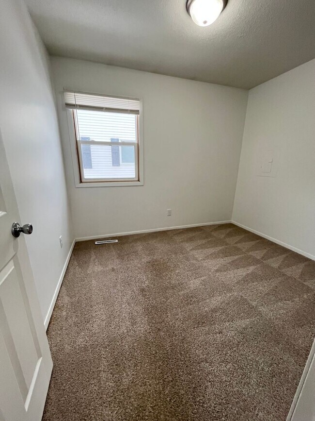 Building Photo - 312 N Spring Ave