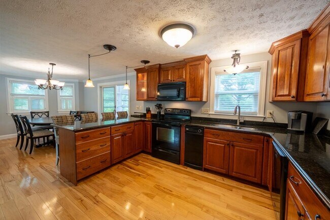 Building Photo - 246 Winding Pond Rd