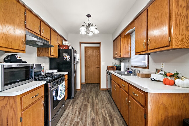 Building Photo - 315 N School St