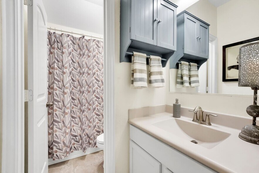 Building Photo - 16601 Lincoln Park Ln