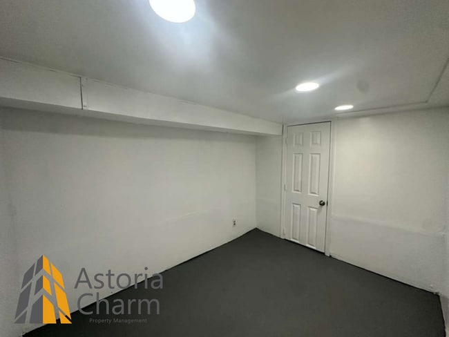 Building Photo - Move in by March 31st - Pick your move in incentive: A TV, 1 month free on a 13th month lease, or...