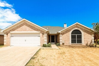 Building Photo - 613 St Eric Dr