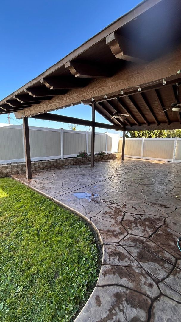 Building Photo - Beautiful and Spacious 3 Bedroom, 2 Bath Home! $3,800 Move In Ready!