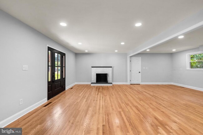 Building Photo - 14906 Dunstan Ln