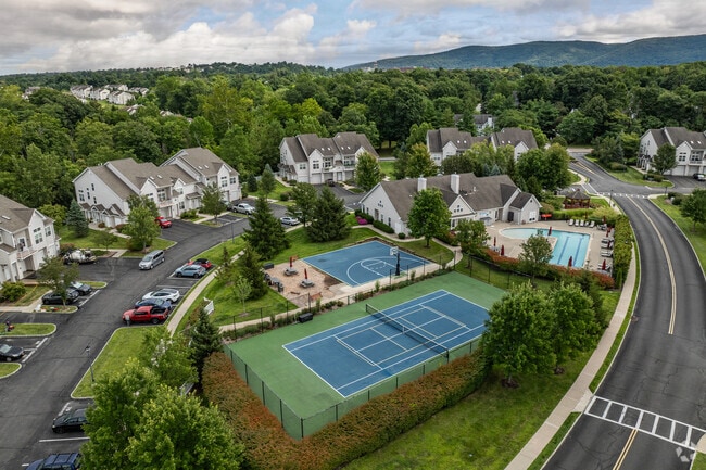 Building Photo - Rivercrest Apartments