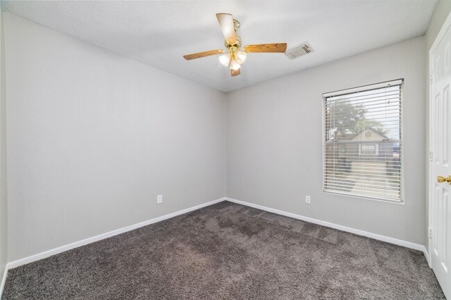 Building Photo - 10810 Meadow Walk Ln