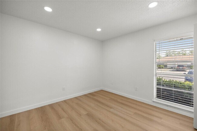 Building Photo - 5425 SE 30th Pl