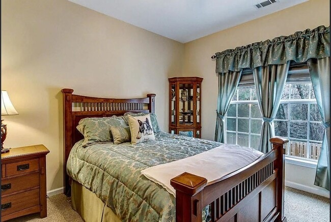 Building Photo - Bradley Point