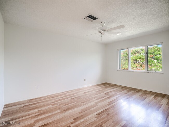 Building Photo - 1633 Spoonbill Ln