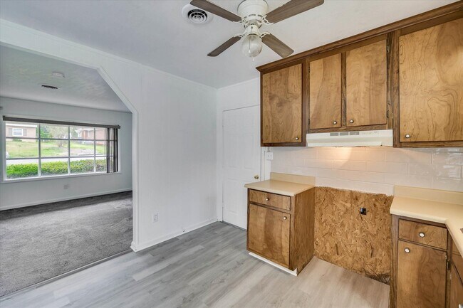 Building Photo - 2307 Hardwick Rd