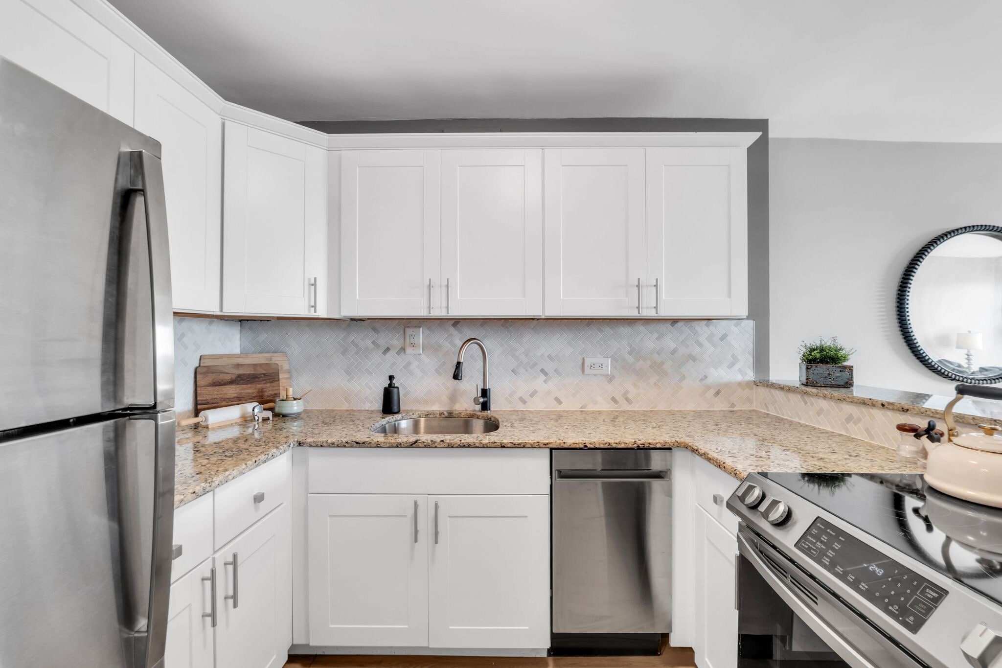 EVERYTHING YOU NEED - 2020 N Lincoln Park W