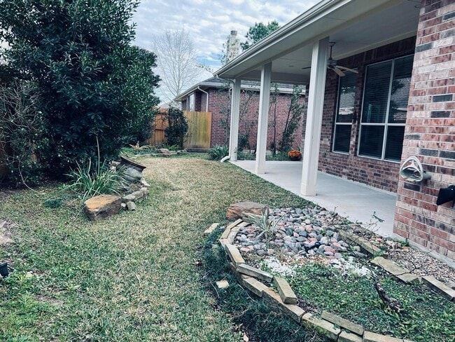 Building Photo - 5235 Valley Bluff Ln