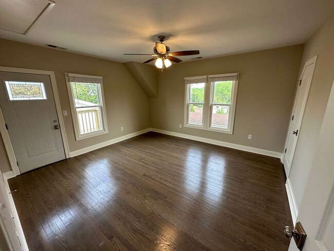 Building Photo - Port Washington Loft Duplex