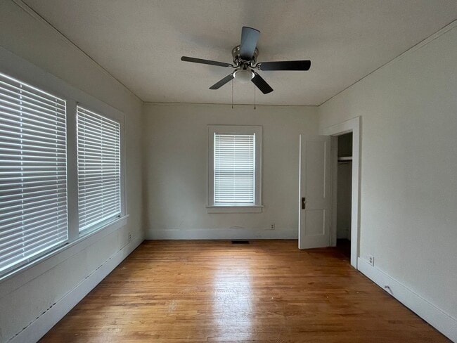 Building Photo - Charming Home Blending Vintage Character with Modern Updates.