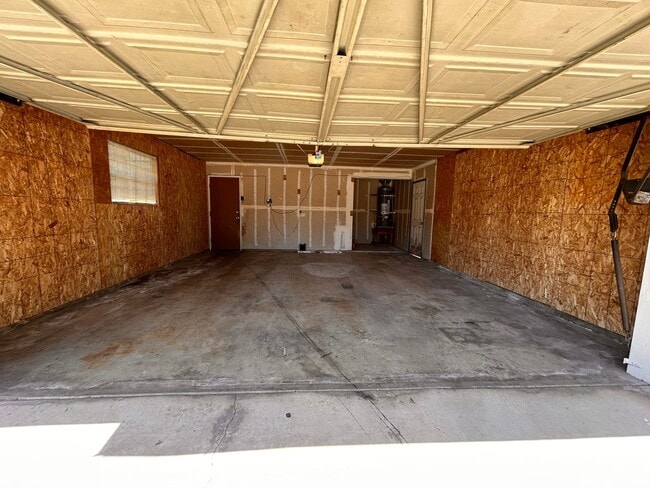Building Photo - Cute home for rent in Visalia!